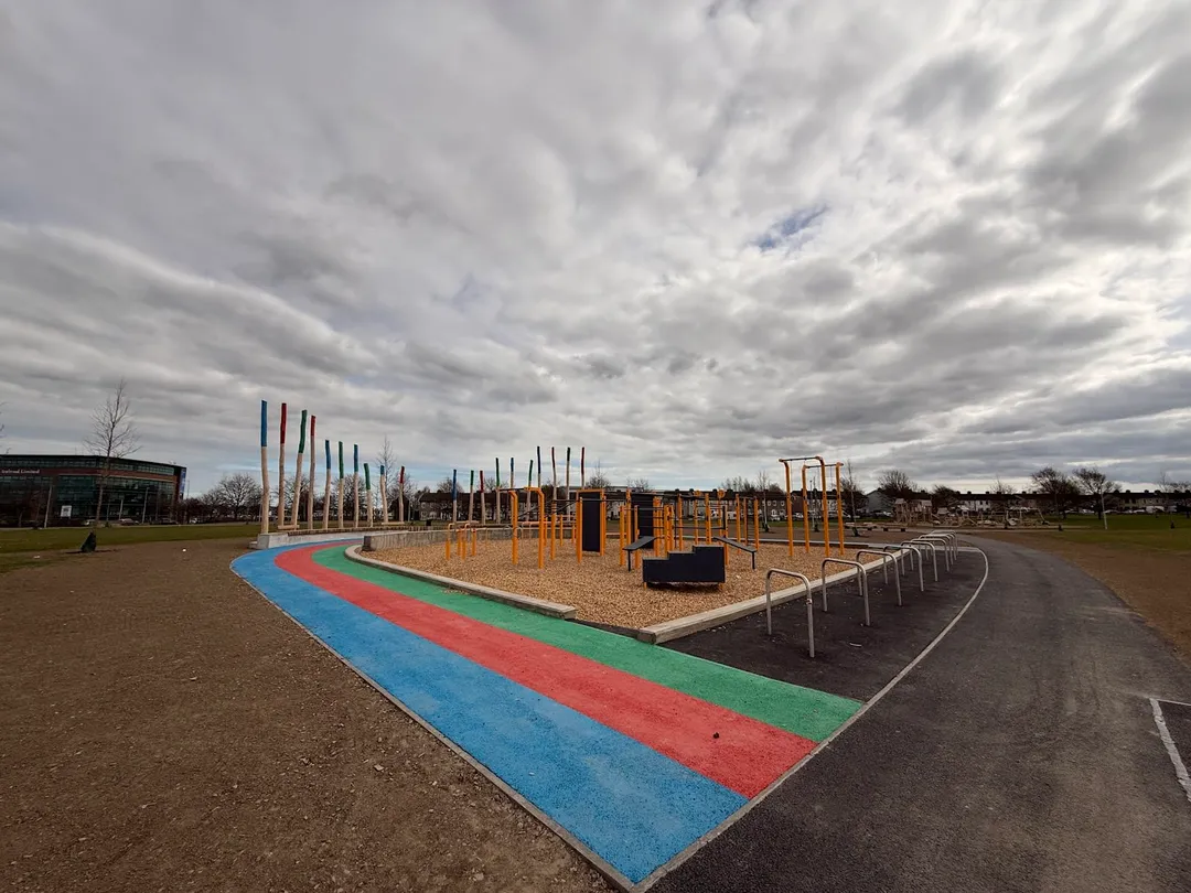 Barras Paralelas en Calisthenics Park at Bóthar na Life, Clondalkin – foto 2 de 3