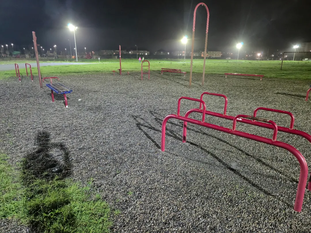 Abs Bench at Calisthenics Park at Seaview Avenue – photo 2 of 2