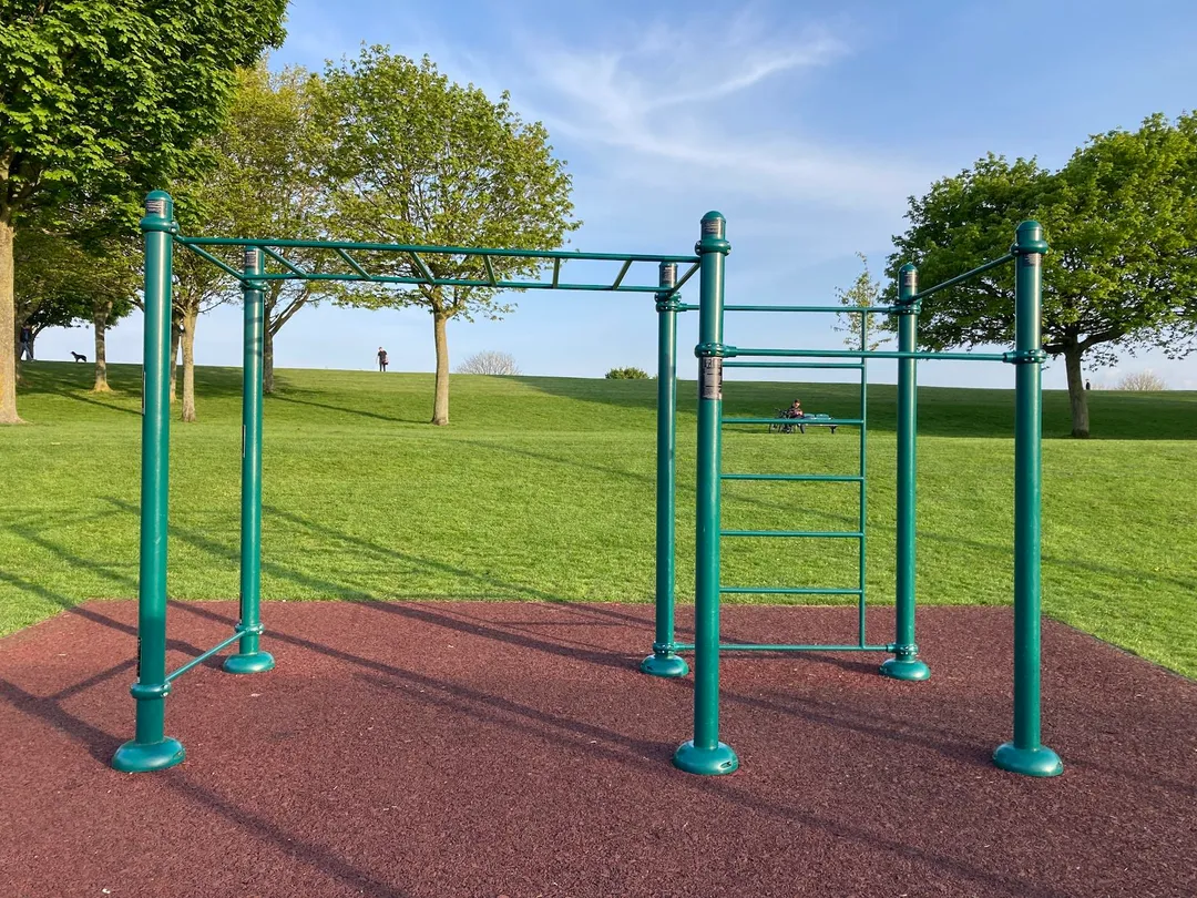 Pull Up Bar at Calisthenics Park at Eamonn Ceannt Velodrome, Dublin – photo 1 of 4