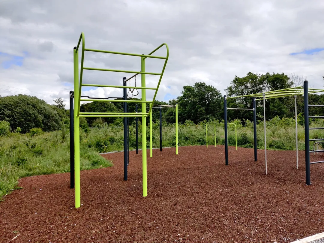 Barres parallèles à Outdoor Gym in Ballincollig, Cork – photo 2 sur 7