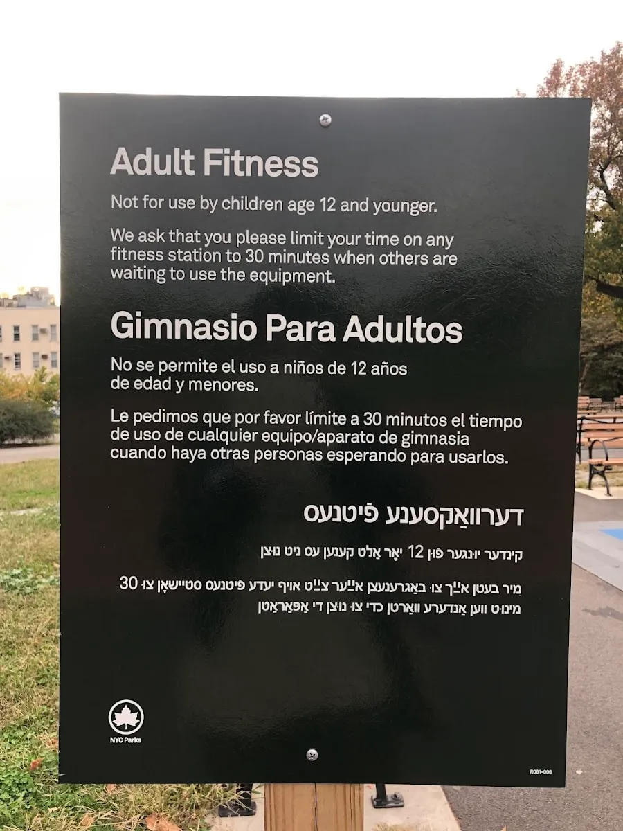 Poutre d'équilibre à Calisthenics Park at Bayard Street, New York – photo 5 sur 7