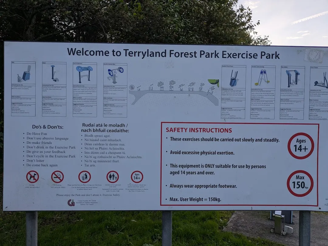 Marcheur aérien à Calisthenics Park at Bóthar Na dTreabh, Cathair na Gaillimhe – photo 1 sur 8