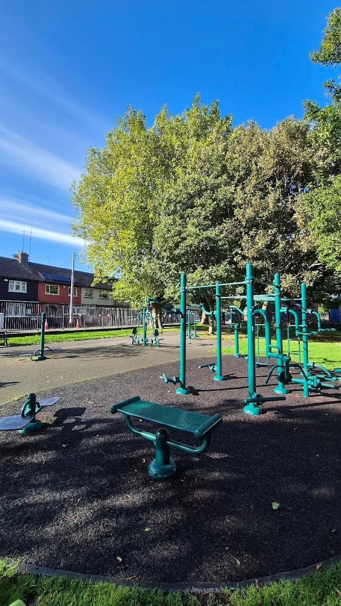 Barres parallèles à Calisthenics Park at Royal Canal Bank, Dublin – photo 2 sur 3