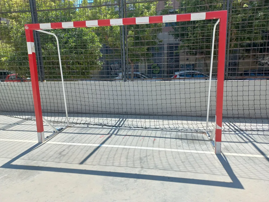 Sbarra per trazioni presso Calisthenics Park at Carrer de Viver, València – foto 5 di 5