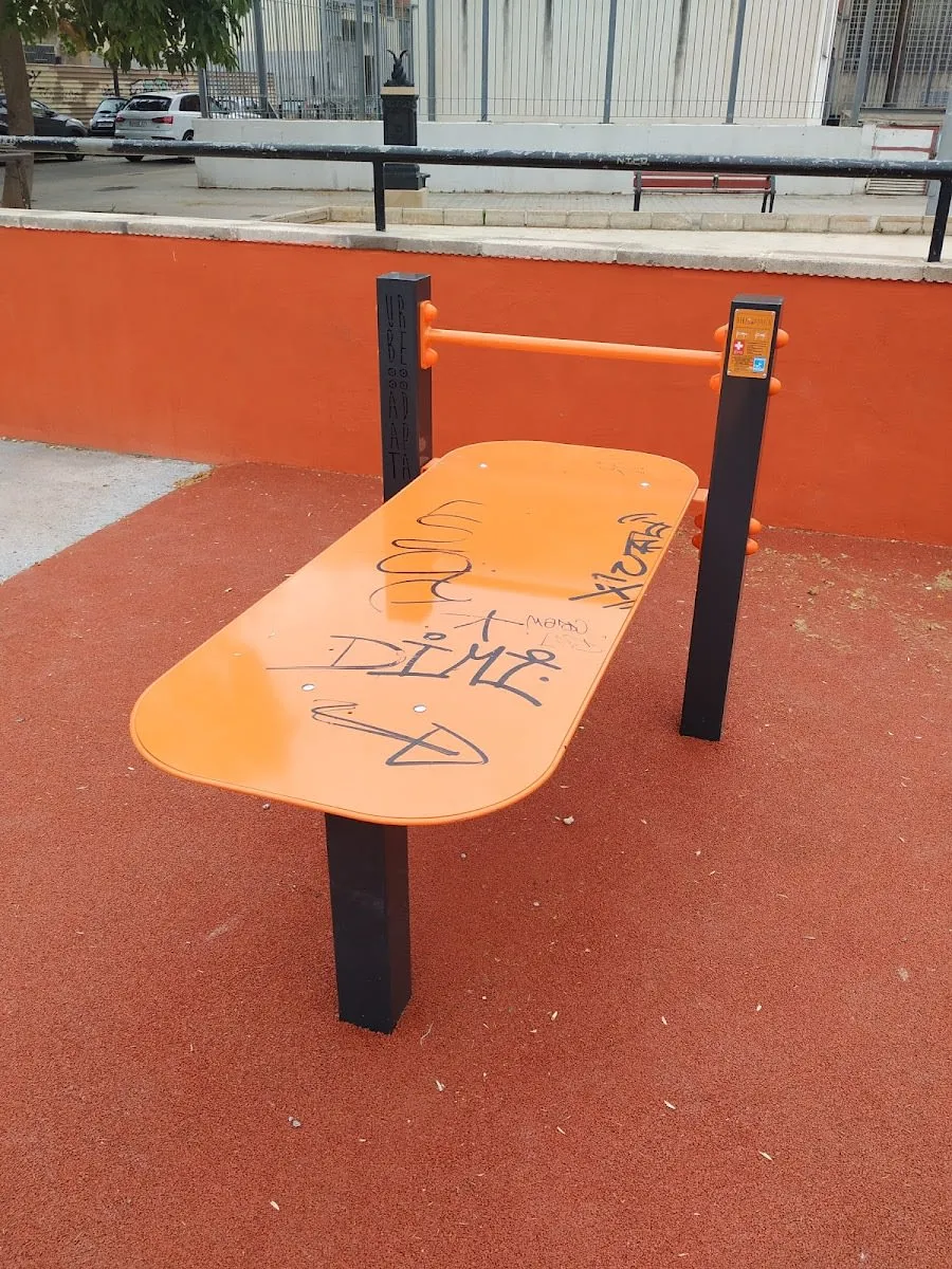 Parallele presso Calisthenics Park at Carrer d'Alcalà de Xivert, València – foto 2 di 8