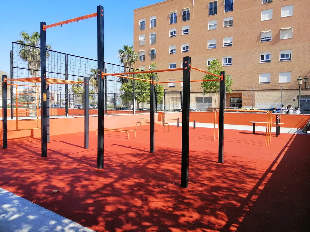 Parallele presso Calisthenics Park at Carrer d'Alcalà de Xivert, València – foto 8 di 8