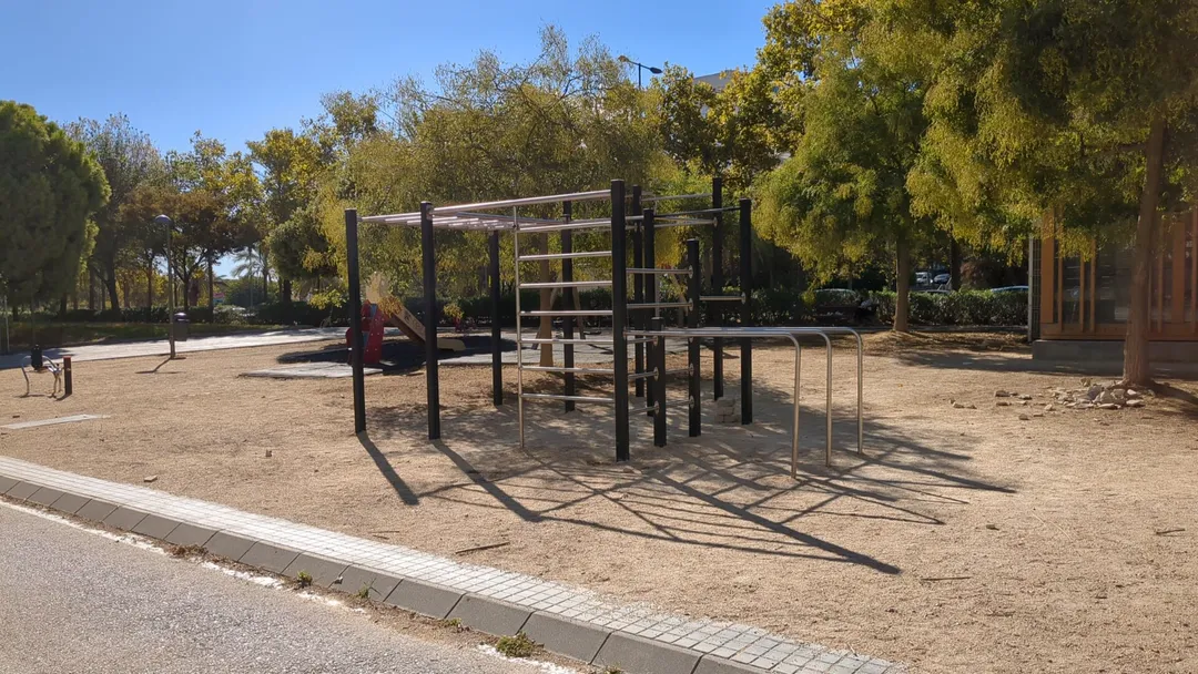 Barres parallèles à Calisthenics Park at Avinguda de Fernando Abril Martorell, València – photo 2 sur 4