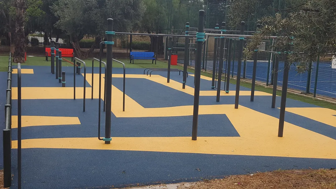 Parallele presso Calisthenics Park at Carrer dels Àlbers, Sant Joan d'Alacant – foto 2 di 2