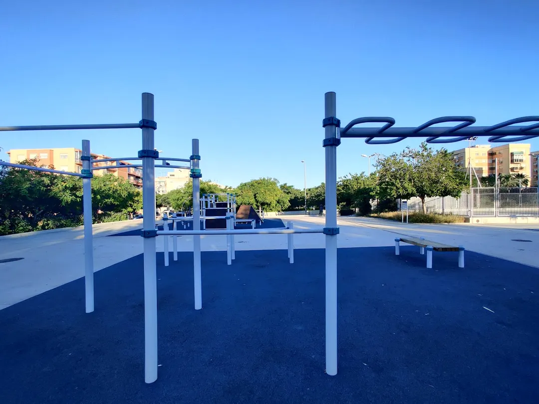Monkey bar presso Calisthenics Park at Carrer del Diputat José Luis Barceló, Alacant / Alicante – foto 4 di 4