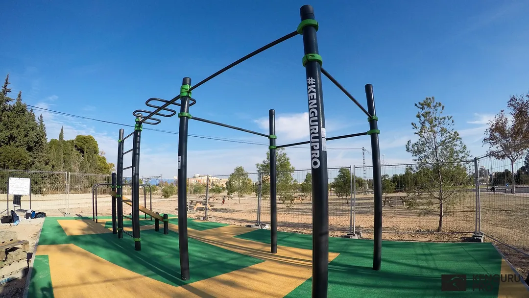 Wall Bars at Calisthenics Park at Carretera de La Alcoraya, Sant Vicent del Raspeig / San Vicente del Raspeig – photo 3 of 4