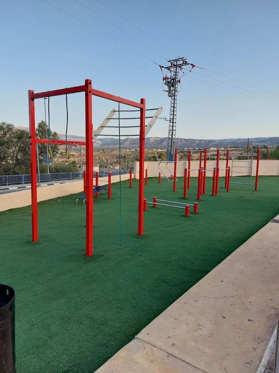 Турник на площадке Calisthenics Park at Poliesportiu Municipal de Busot, Busot – фото 1 из 2