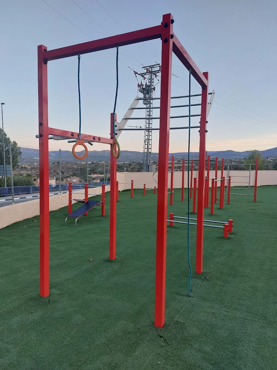 Брусья на площадке Calisthenics Park at Poliesportiu Municipal de Busot, Busot – фото 2 из 2