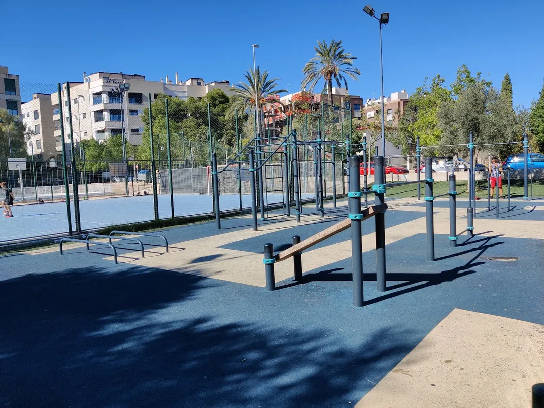 Barre de traction à Calisthenics Park at Carrer dels Àlbers, Sant Joan d'Alacant #wp3923 – photo 1 sur 2