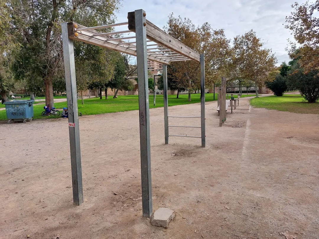 Spalliera presso Calisthenics Park at Circuit 5K Jardí del Túria, València – foto 3 di 5