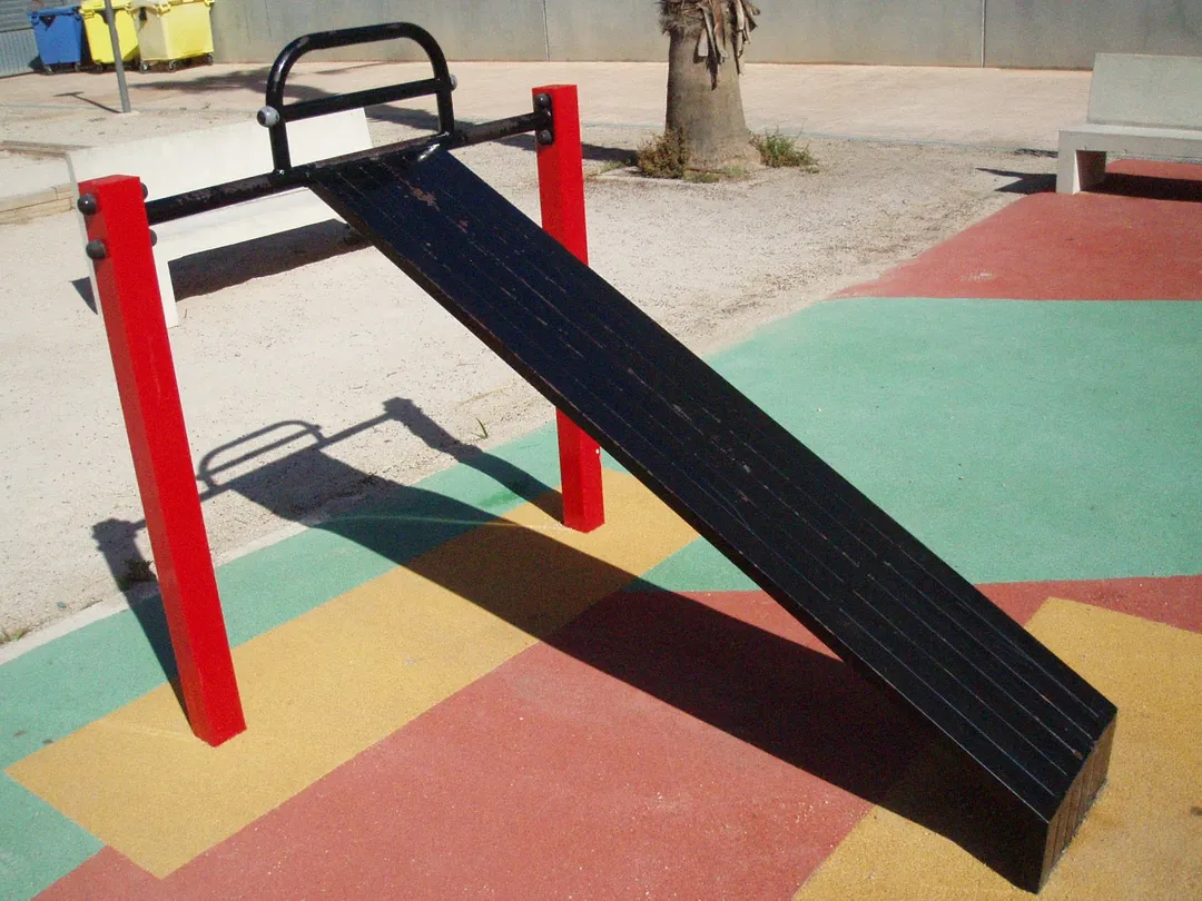 Parallele presso Calisthenics Park at Carrer de Castellonet de la Conquesta, València – foto 2 di 3