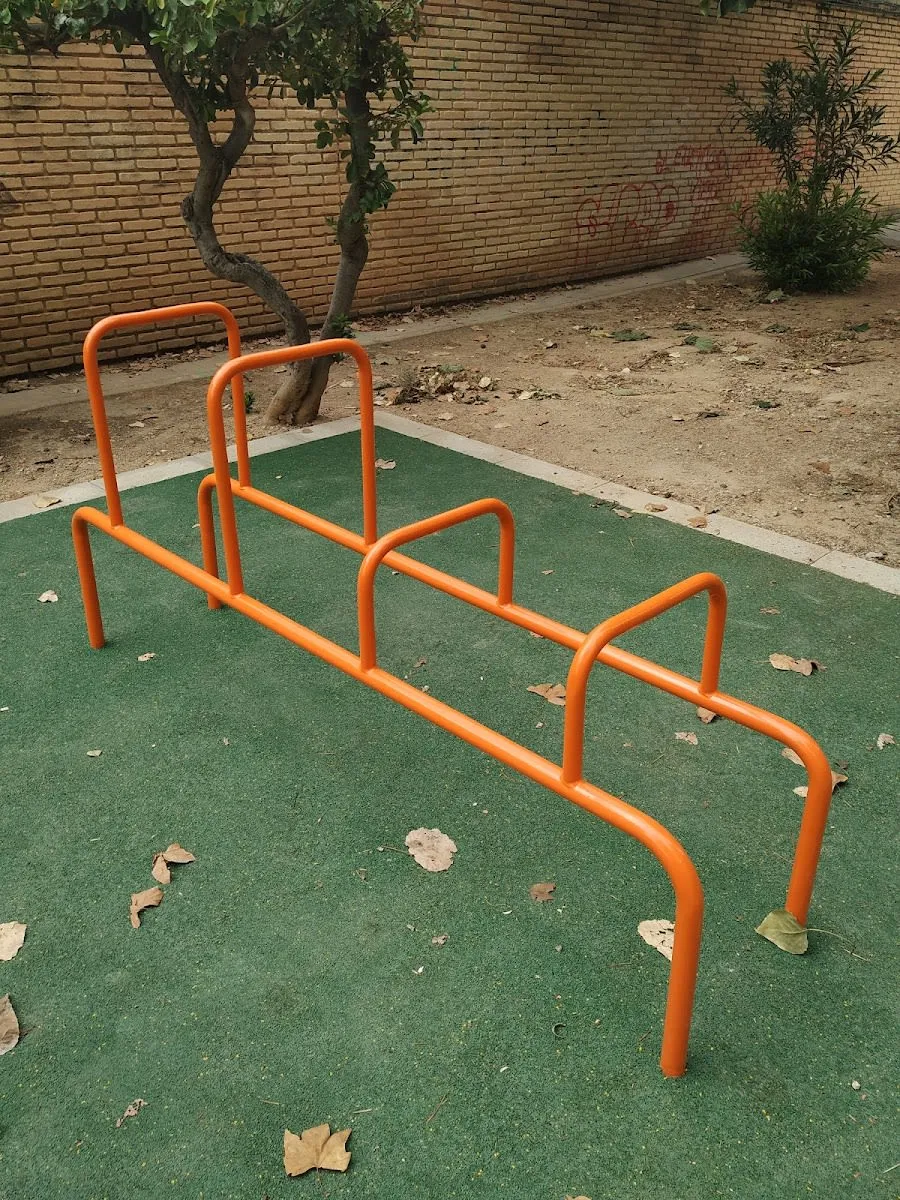 Parallele presso Calisthenics Park at Carrer del Cine, València – foto 2 di 6