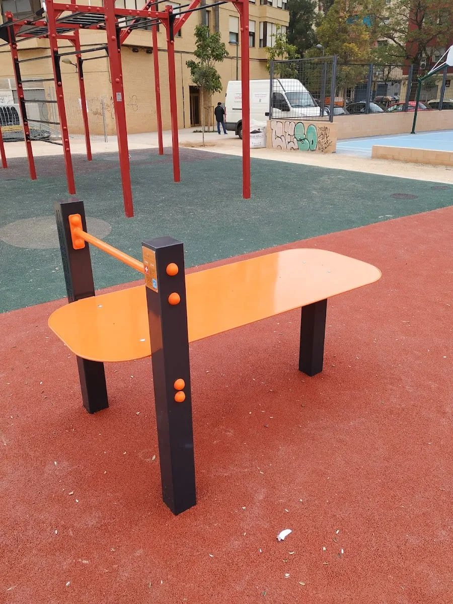Abs Bench at Calisthenics Park at Carrer d'Archena, València – photo 5 of 6