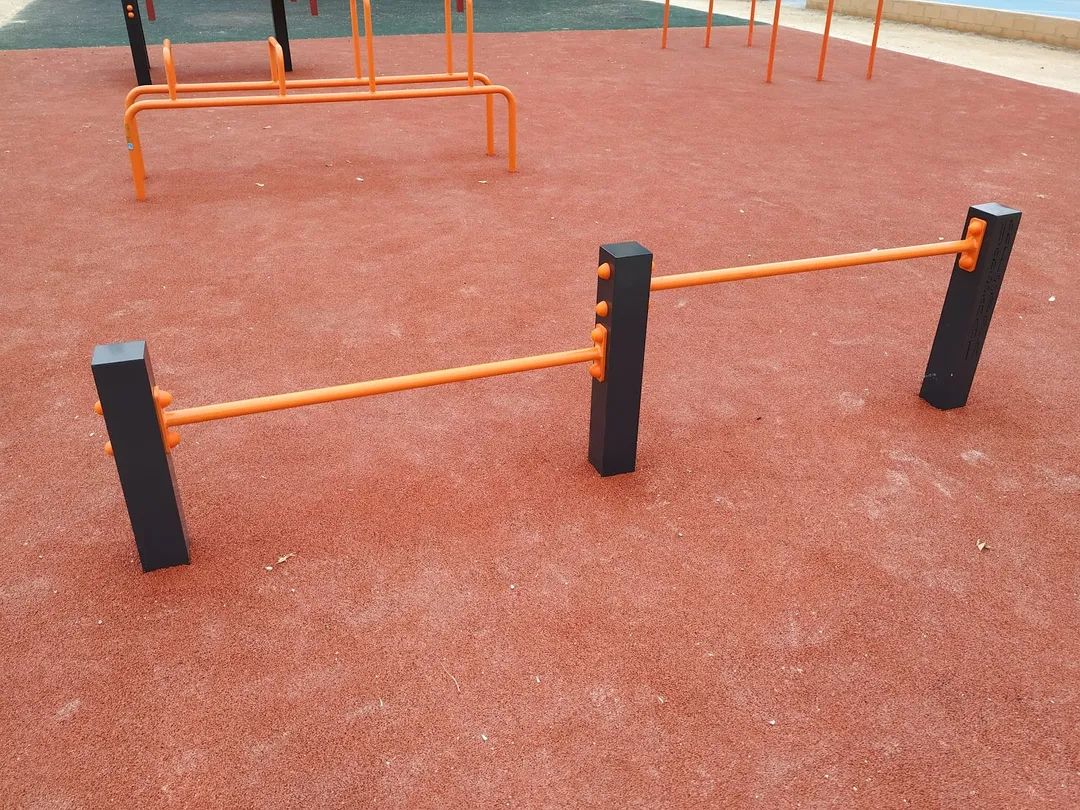Parallel Gym Bars at Calisthenics Park at Carrer d'Archena, València – photo 2 of 6