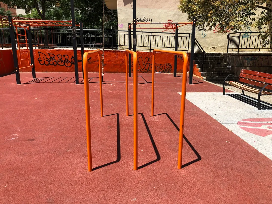 Monkey bar presso Calisthenics Park at Parque de Calistenia, València – foto 4 di 4