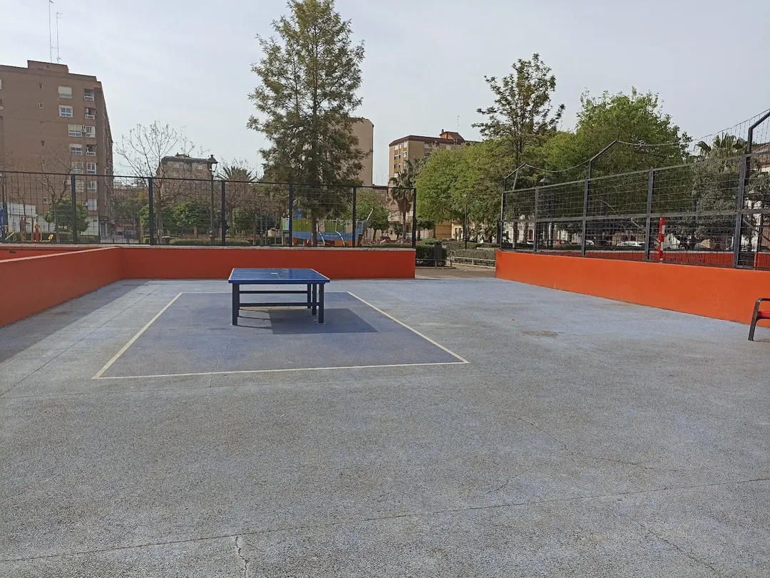 Sbarra per trazioni presso Calisthenics Park at Carrer de Vicente Guillot García (Lillo), València – foto 3 di 4