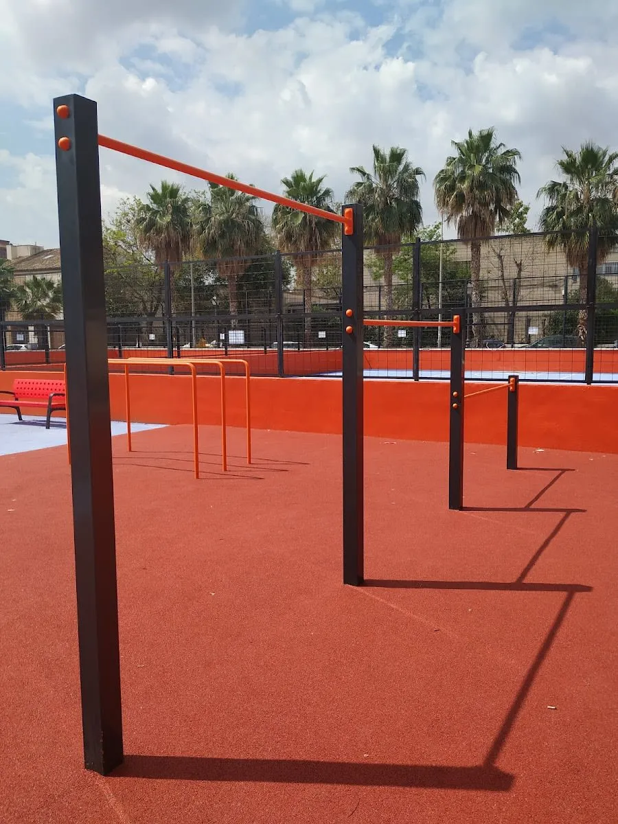 Parallele presso Calisthenics Park at Carrer de Vicente Guillot García (Lillo), València – foto 4 di 4