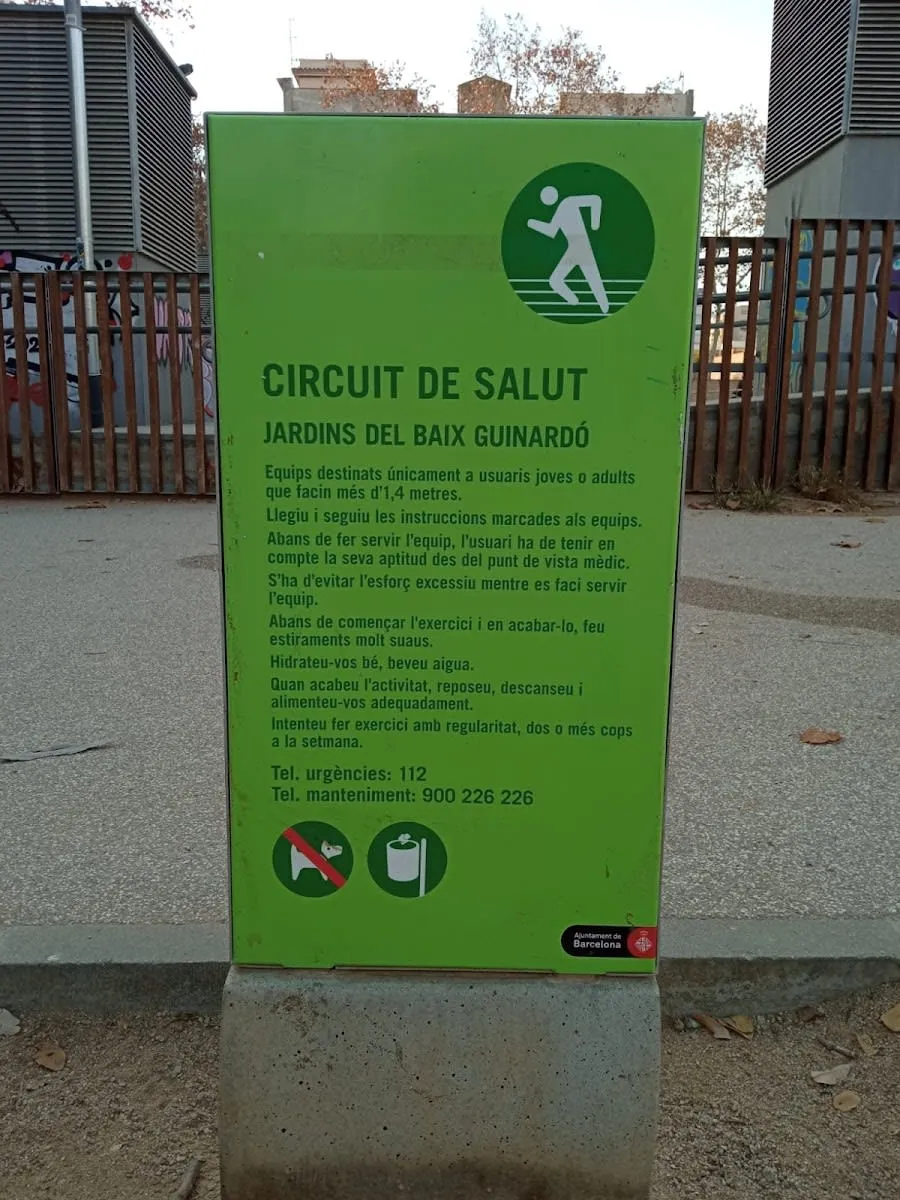 Jump Platform at Calisthenics Park at Travessera de Gràcia, Barcelona – photo 3 of 4