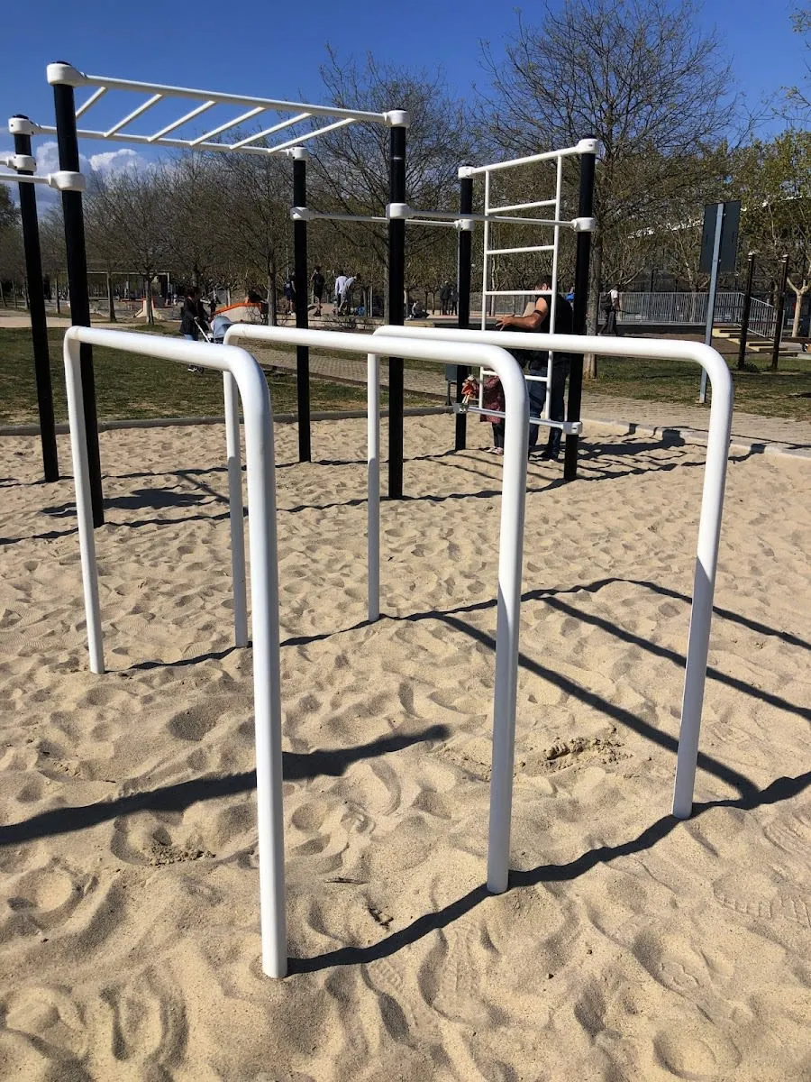Parallel Gym Bars at Calisthenics Park at Passeig de la Florida, Santa Perpètua de Mogoda – photo 7 of 7