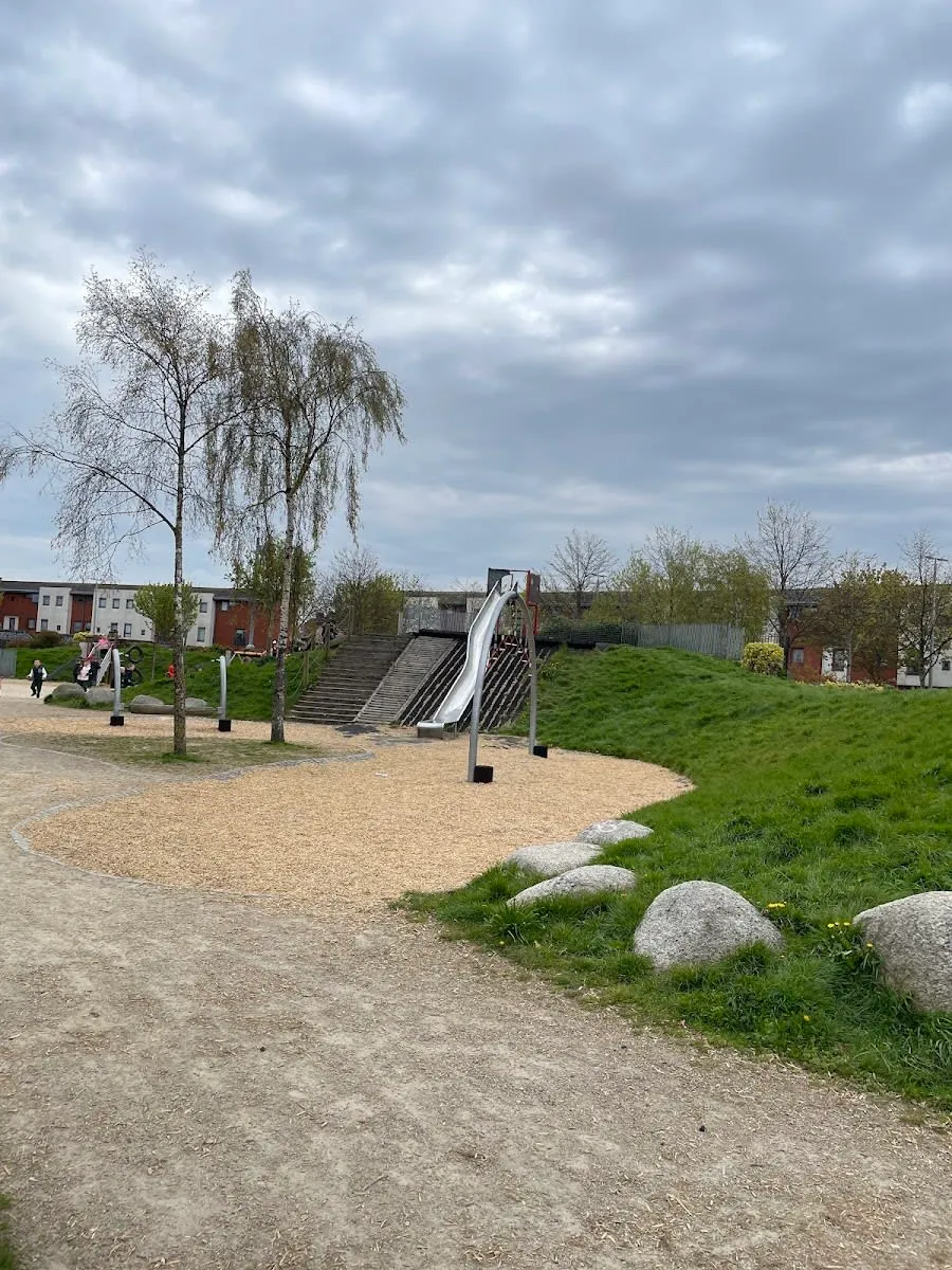 Abs Bench at Calisthenics Park at Coultry Terrace, Dublin – photo 3 of 3