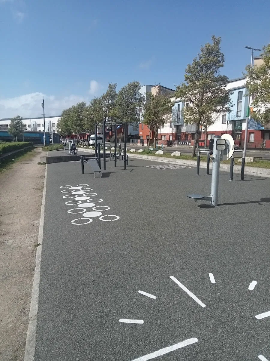 Pull Up Bar at Calisthenics Park at Coultry Terrace, Dublin – photo 1 of 3