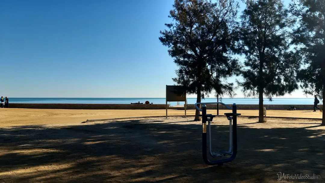Турник на площадке Calisthenics Park at Carrer del Cantàbric, l'Ampolla – фото 1 из 5