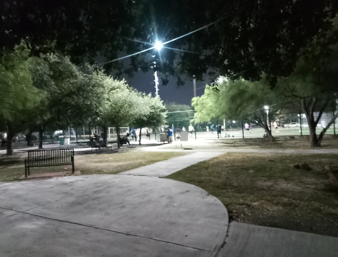Bancă pentru abdomen la Calisthenics Park at Calle Parque Cora, Monterrey – fotografia 1 din 2