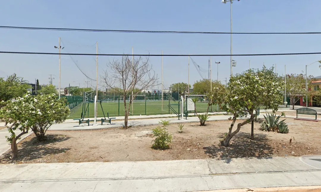 Cross Country Skier at Calisthenics Park at Calle Parque Ayotoca, Monterrey #wp3960 – photo 2 of 2