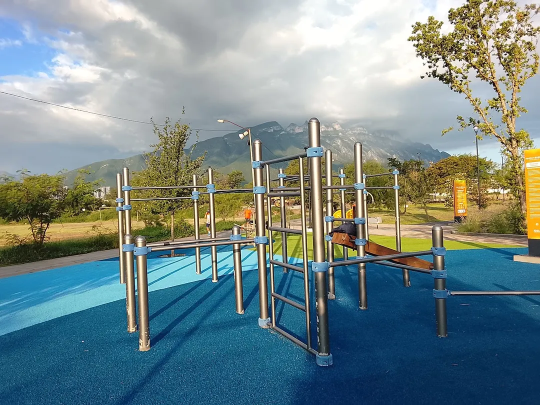 Pull Up Bar at Calisthenics Park at Calle Valle Cortés, Monterrey – photo 1 of 1