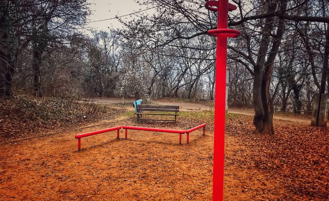 Poutre d'équilibre à Calisthenics Park at Podolin utca, Budapest – photo 2 sur 2