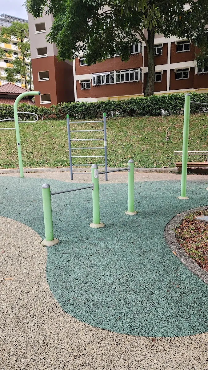 Sbarra per trazioni presso Calisthenics Park at Jalan Bukit Merah, Singapore – foto 1 di 4