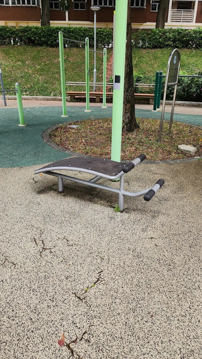 Panca per addominali presso Calisthenics Park at Jalan Bukit Merah, Singapore – foto 4 di 4