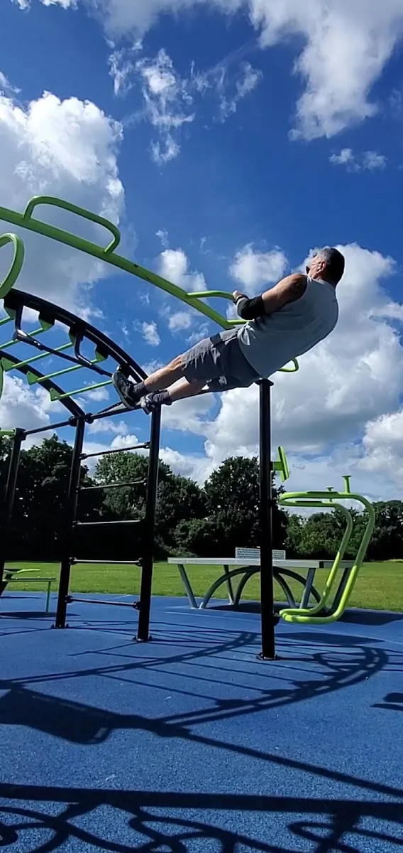 Pull Up Bar at Calisthenics Park at Green Street, Spelthorne – photo 1 of 2