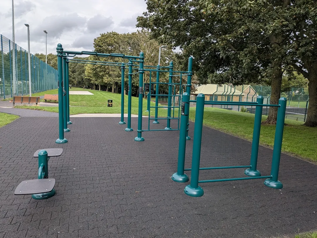 Pull Up Bar at Calisthenics Park at Slievenamon Road, Dublin – photo 1 of 2