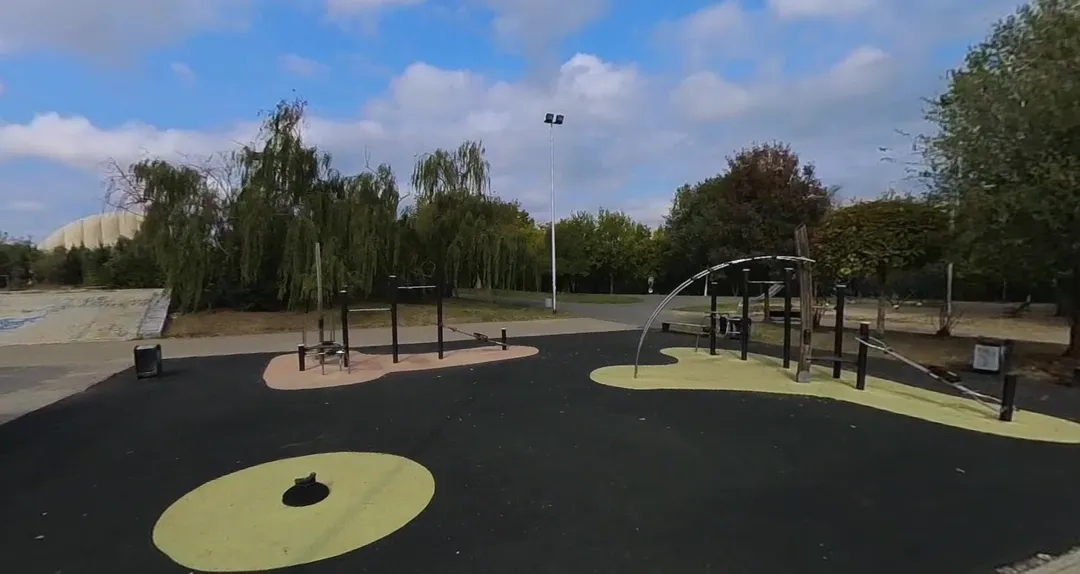 Klimmzugstange bei Calisthenics Park at Strada Nicopole, București #wp3994 – Foto 1 von 1
