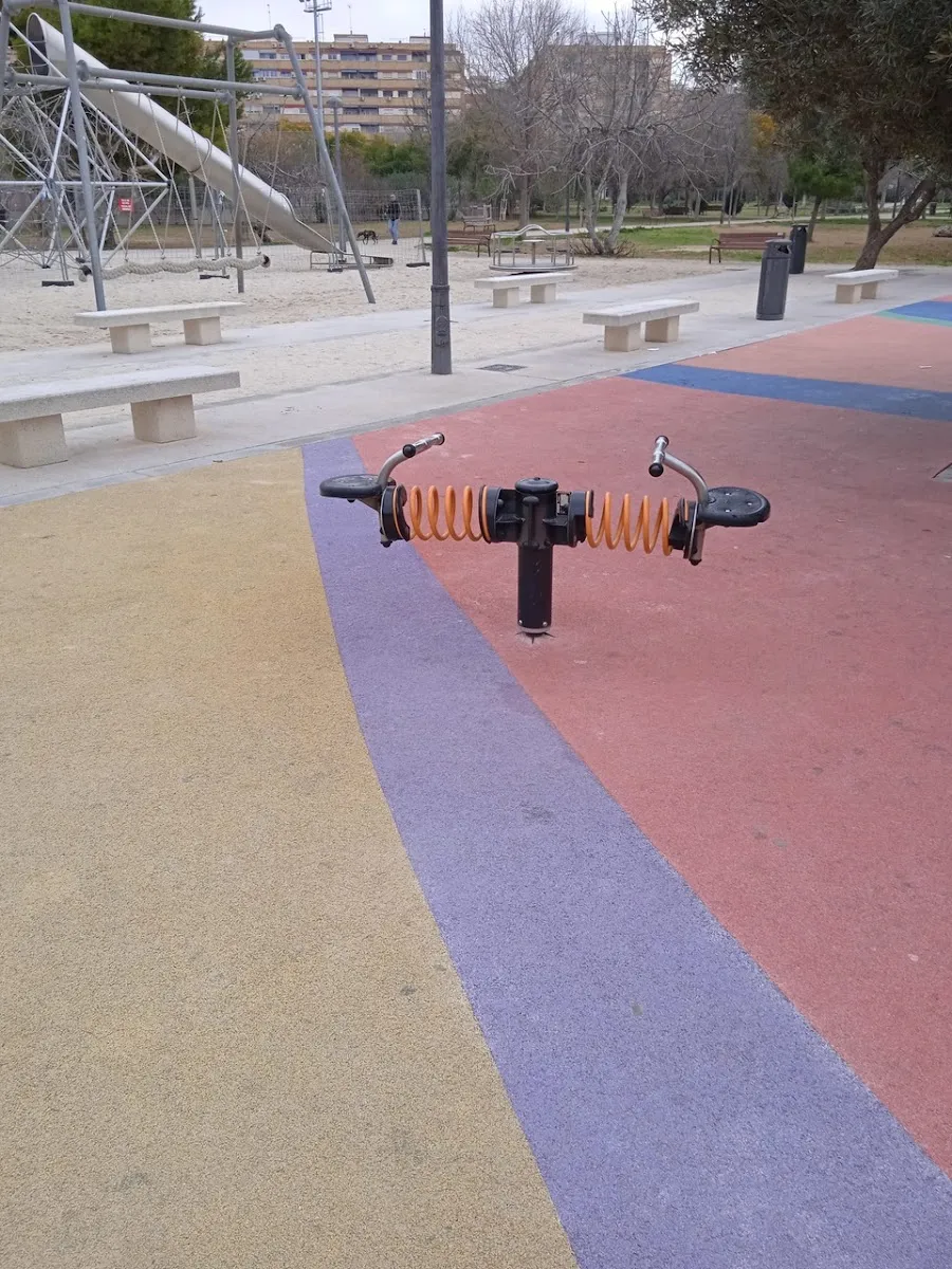 Parallel Gym Bars at Calisthenics Park at Carrer de Vicent Miguel Carceller (Periodista), València – photo 3 of 8