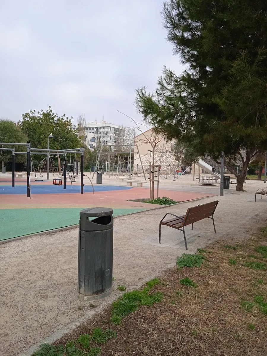 Parallel Gym Bars at Calisthenics Park at Carrer de Vicent Miguel Carceller (Periodista), València – photo 6 of 8