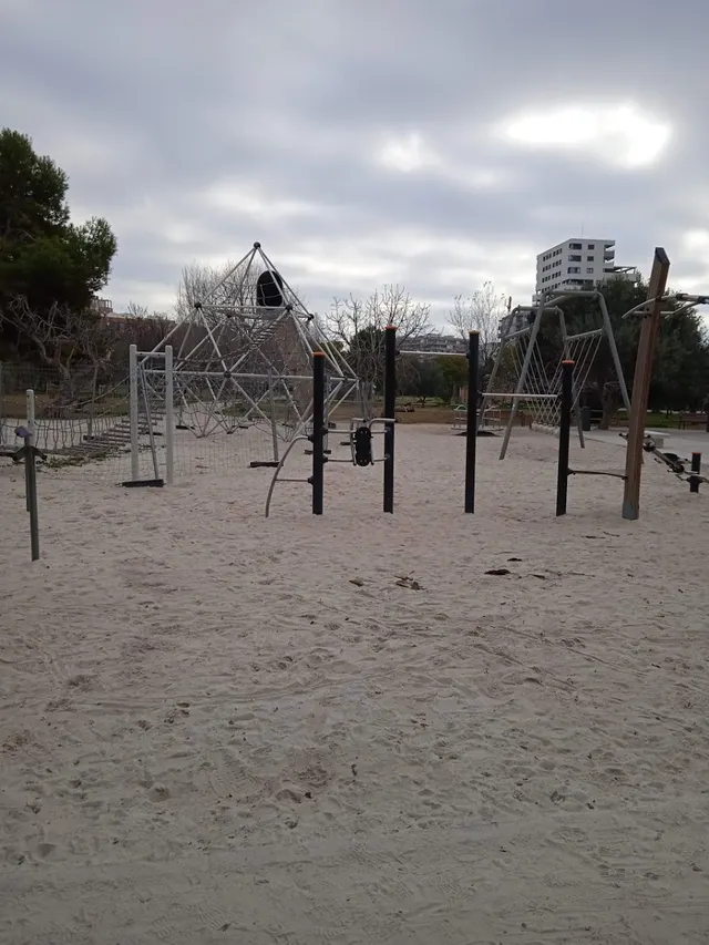 Calisthenics Park at Carrer de Vicent Miguel Carceller (Periodista), València