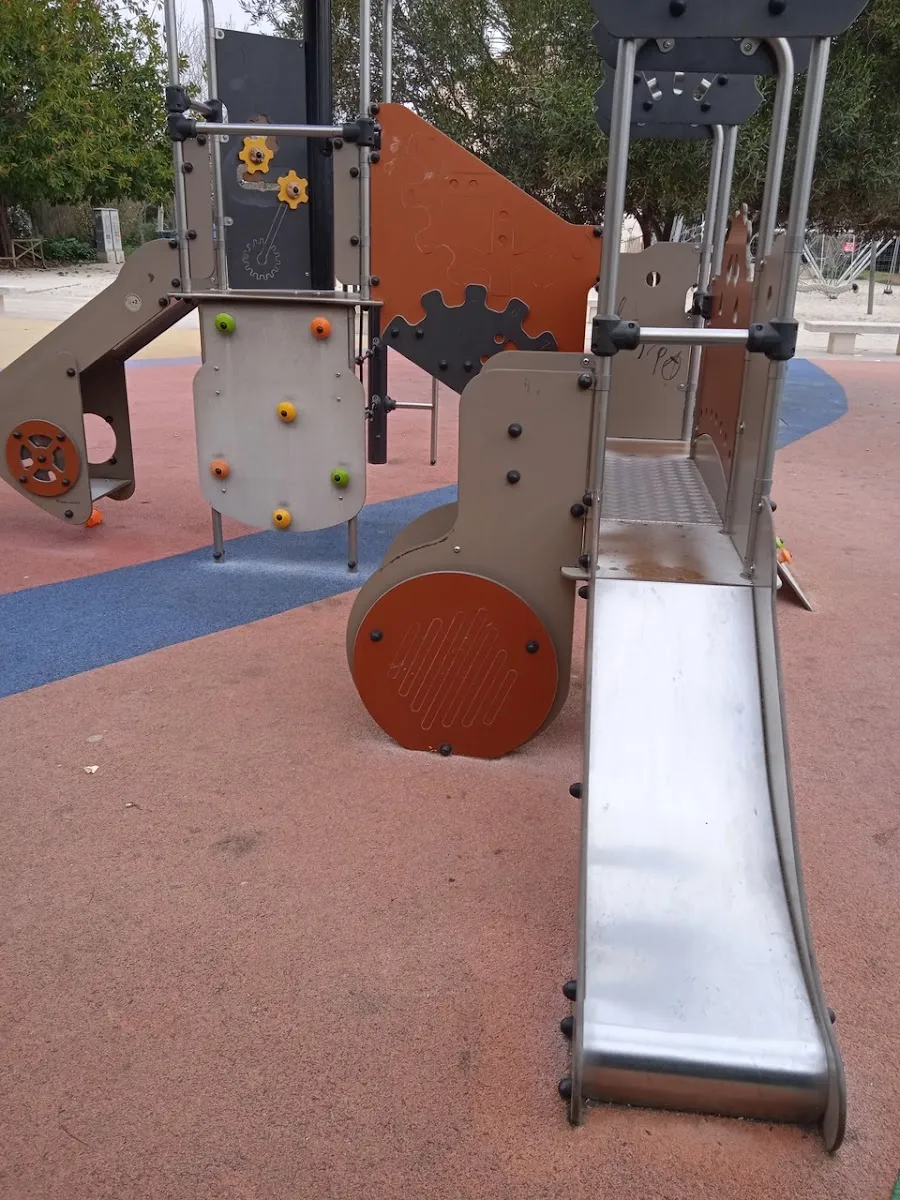 Pull Up Bar at Calisthenics Park at Carrer de Vicent Miguel Carceller (Periodista), València – photo 7 of 8