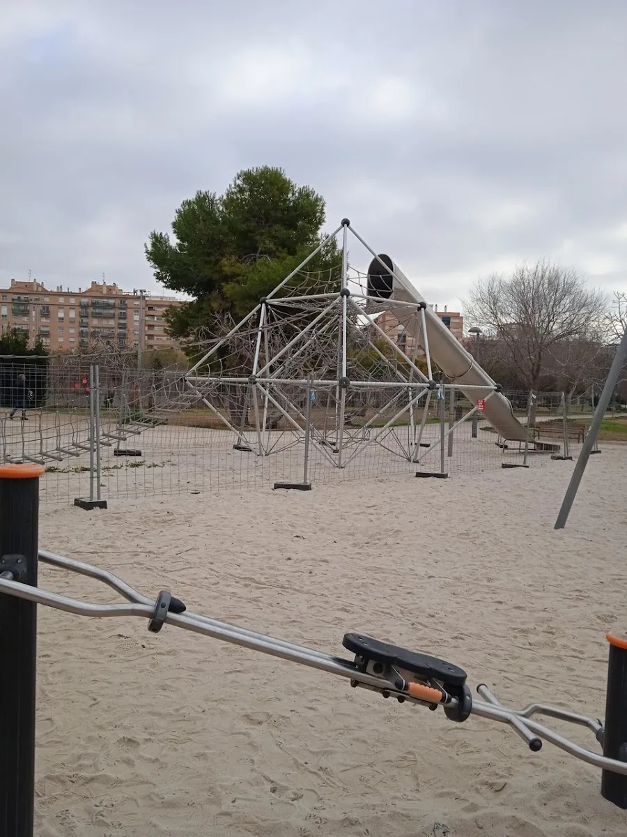 Wall Bars at Calisthenics Park at Carrer de Vicent Miguel Carceller (Periodista), València – photo 5 of 8