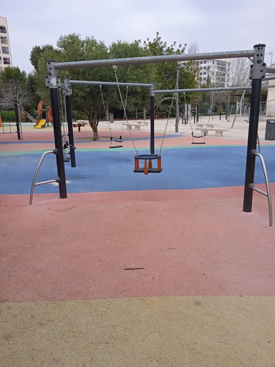Wall Bars at Calisthenics Park at Carrer de Vicent Miguel Carceller (Periodista), València – photo 2 of 8
