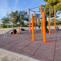Calisthenics Park at Carrer de Fernando Puchol, València - thumbnail 2