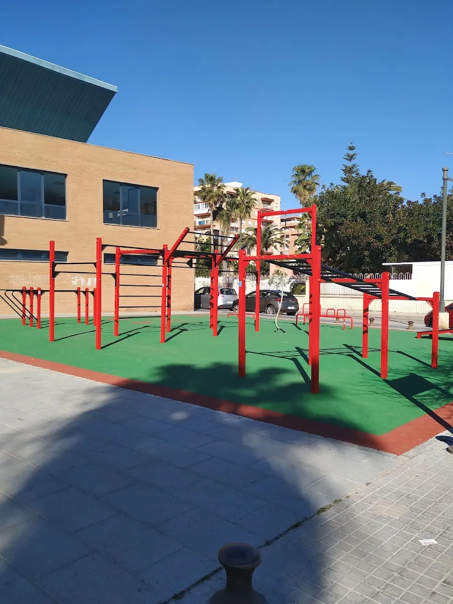 Abs Bench at Calisthenics Park at Carrer de Mendizábal, València – photo 5 of 5